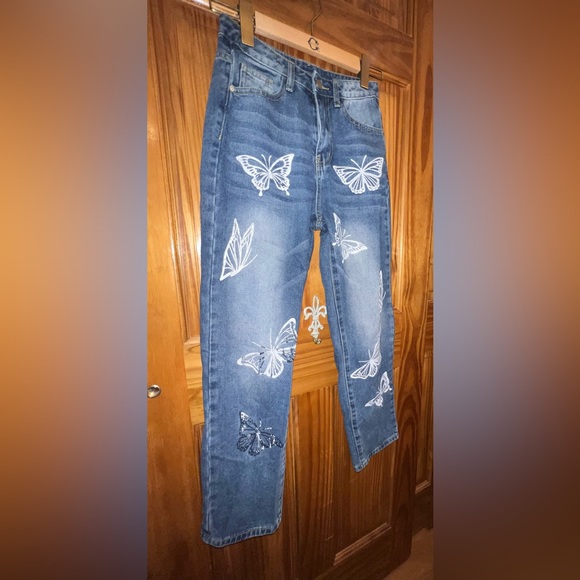 Cute Butterfly Denim Jeans Mom Cut Size Small - Picture 2 of 6